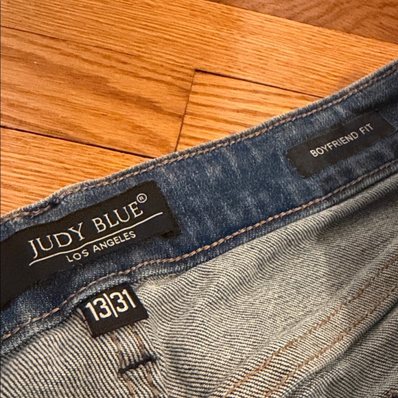 Judy Blue Medium Wash Distressed Boyfriend Jeans - Picture 2 of 2